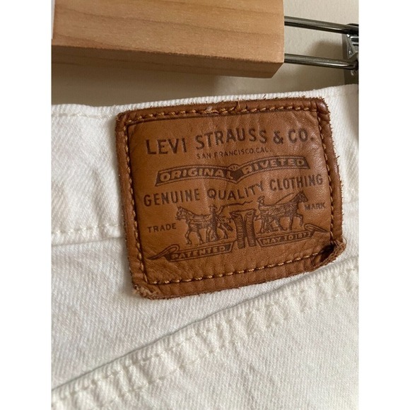 EUC Levis Womens Jeans 31 White Ribcage Straight Ankle Button Fly Capri Denim - Picture 4 of 7